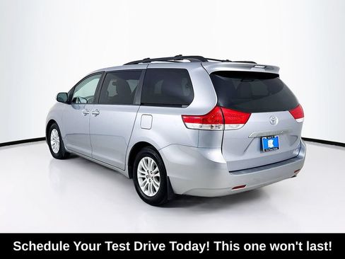 Used 2013 Toyota Sienna XLE FWD image 5