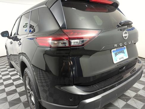 Used 2024 Nissan Rogue S FWD image 2