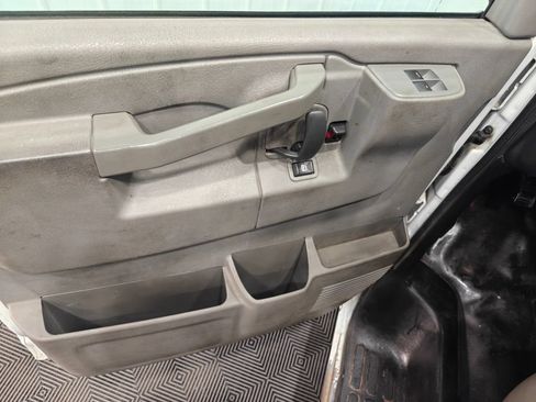 Used 2019 Chevrolet Express 3500 Extended w/ Driver Convenience Package RWD image 32