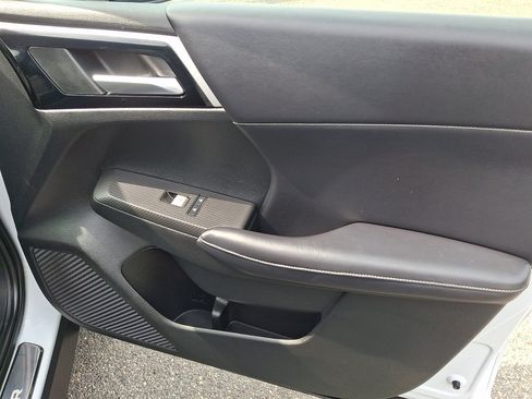 Used 2023 Mitsubishi Outlander SE AWD/4WD image 10