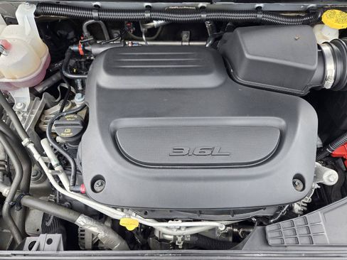 Used 2024 Chrysler Pacifica Touring-L FWD image 28