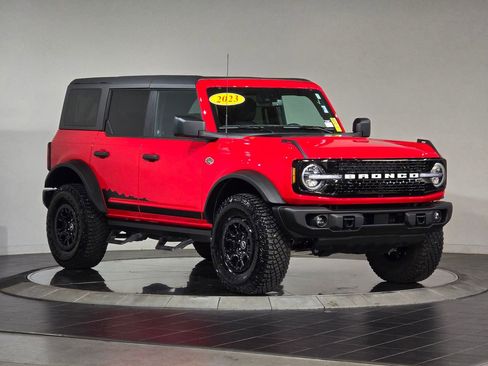 Used 2023 Ford Bronco Wildtrak image 2