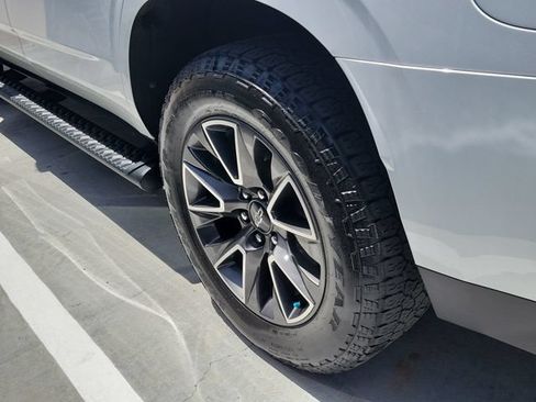 Used 2021 Chevrolet Tahoe Z71 AWD/4WD image 10