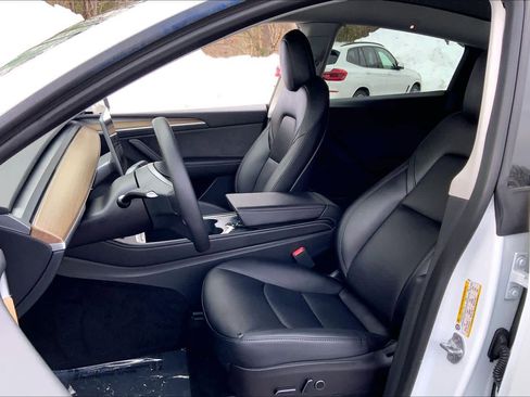 Used 2023 Tesla Model Y Performance image 8