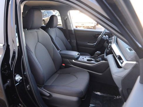 Used 2023 Toyota Highlander L image 26
