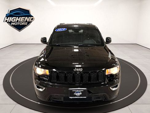 Used 2019 Jeep Grand Cherokee Laredo image 11