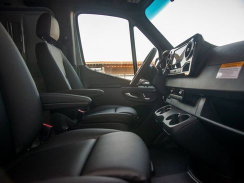 Used 2025 Mercedes-Benz Sprinter 2500 image 30