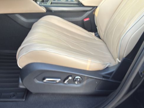 Used 2025 Acura MDX SH-AWD w/ Advance Package image 11