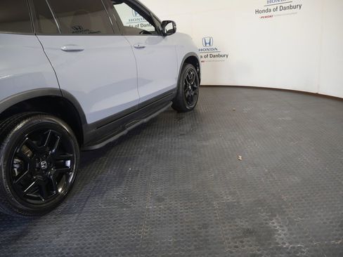 Used 2025 Honda Passport Black Edition image 4