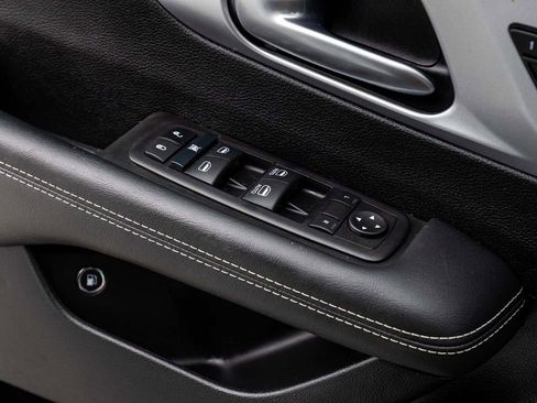 Used 2024 Chrysler Pacifica Limited FWD image 12