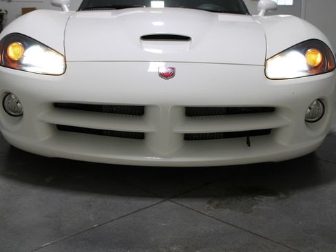 Used 2004 Dodge Viper SRT-10 RWD image 45