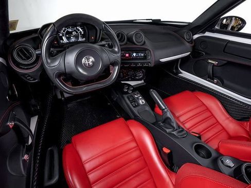 Used 2019 Alfa Romeo 4C Spider RWD image 21