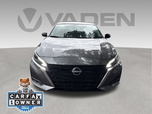 Used 2025 Nissan Altima 2.5 SV FWD image 2