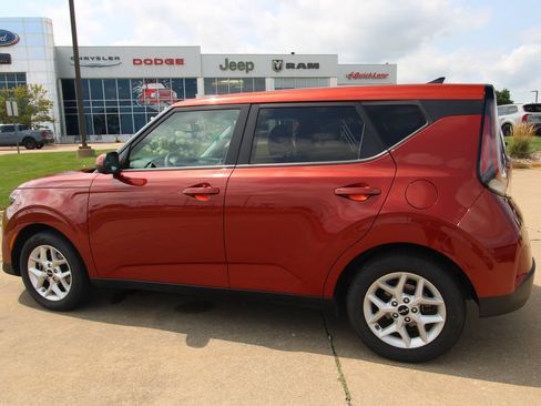 Used 2024 Kia Soul LX w/ Option Group 015 FWD image 14