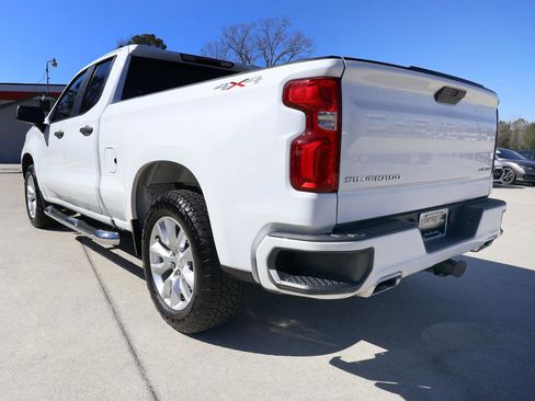 Used 2020 Chevrolet Silverado 1500 Custom w/ Custom Value Package image 4