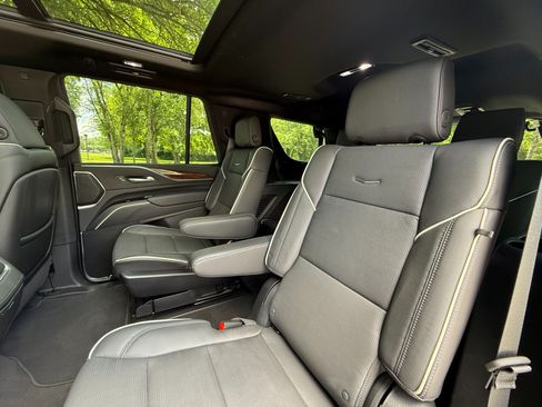 Used 2024 Cadillac Escalade Premium Luxury AWD/4WD image 30
