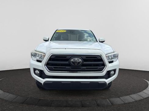 Used 2019 Toyota Tacoma SR5 AWD/4WD image 2