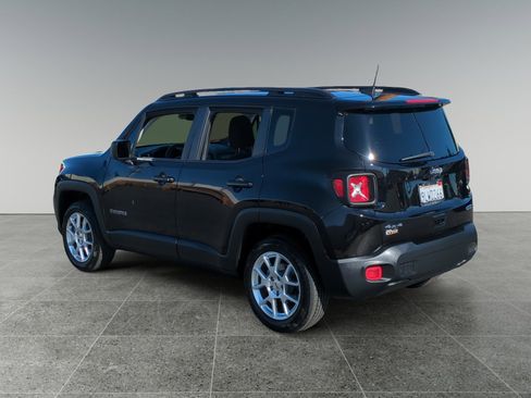 Used 2022 Jeep Renegade Latitude image 3