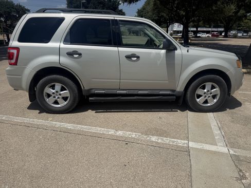 Used 2009 Ford Escape XLT FWD image 4
