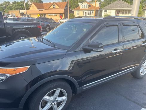 Used 2015 Ford Explorer XLT w/ Equipment Group 202A FWD image 5