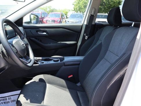 Used 2025 Nissan Rogue SV AWD/4WD image 13