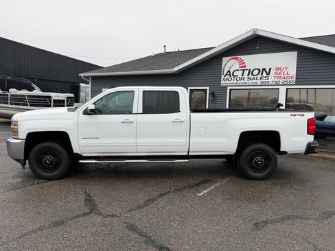 Used 2018 Chevrolet Silverado 2500 LT AWD/4WD image 2