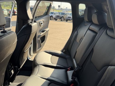 New 2026 Jeep Compass Latitude AWD/4WD image 30