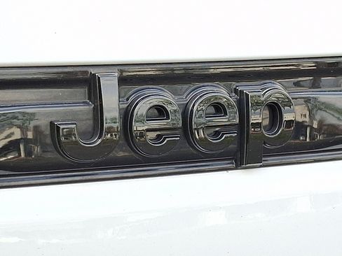 Certified 2023 Jeep Grand Cherokee Altitude AWD/4WD image 28