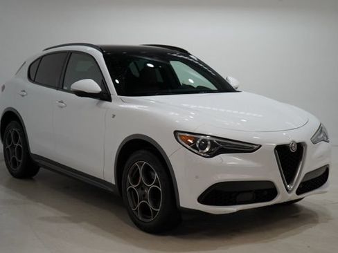 Used 2023 Alfa Romeo Stelvio Ti AWD/4WD image 2