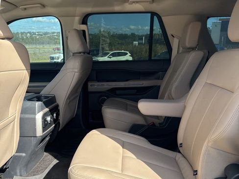 Used 2022 Ford Expedition Max XLT image 8