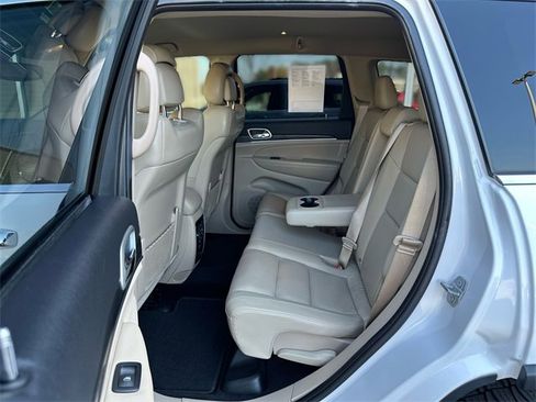 Used 2019 Jeep Grand Cherokee Limited w/ Trailer Tow Group IV image 23