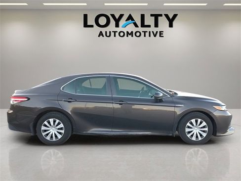 Used 2020 Toyota Camry LE image 6