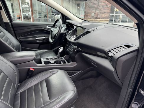 Used 2019 Ford Escape Titanium image 37