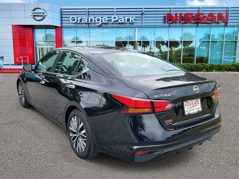 Used 2024 Nissan Altima 2.5 SV image 3