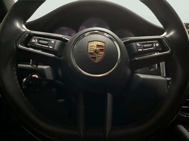 Used 2023 Porsche Macan AWD/4WD image 59