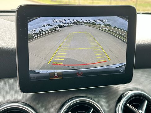 Used 2018 Mercedes-Benz GLA 250 4MATIC image 17