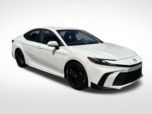 Used 2025 Toyota Camry SE FWD image 9