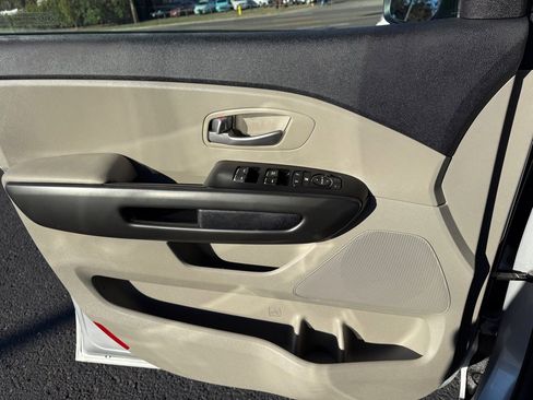 Used 2019 Kia Sedona L image 21