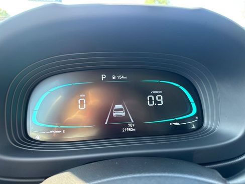 Used 2025 Hyundai Venue SE FWD image 16