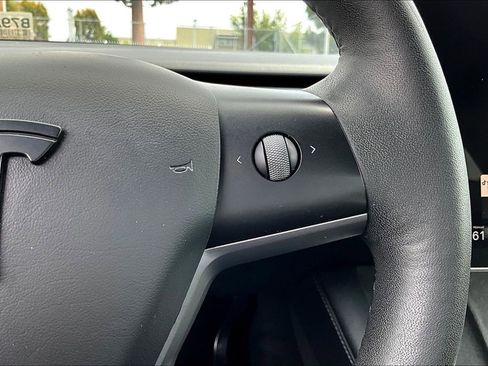 Used 2022 Tesla Model Y Long Range AWD/4WD image 10