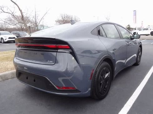 Used 2024 Toyota Prius LE image 5