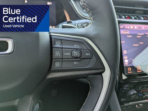 Used 2023 Jeep Grand Cherokee Limited image 31