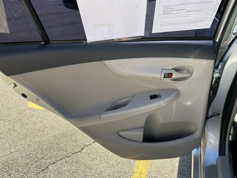 Used 2013 Toyota Corolla L image 24