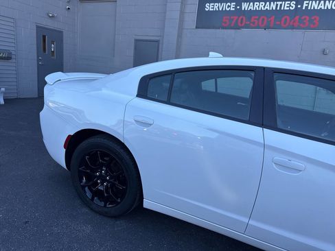 Used 2015 Dodge Charger SXT w/ AWD Premium Group image 9