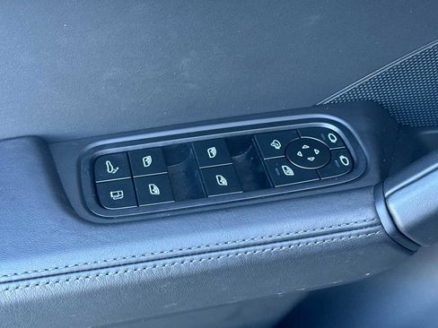 Used 2025 Porsche Cayenne E-Hybrid image 13