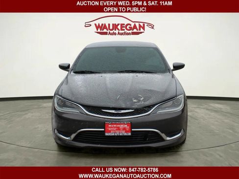 Used 2015 Chrysler 200 Limited w/ Convenience Group image 2
