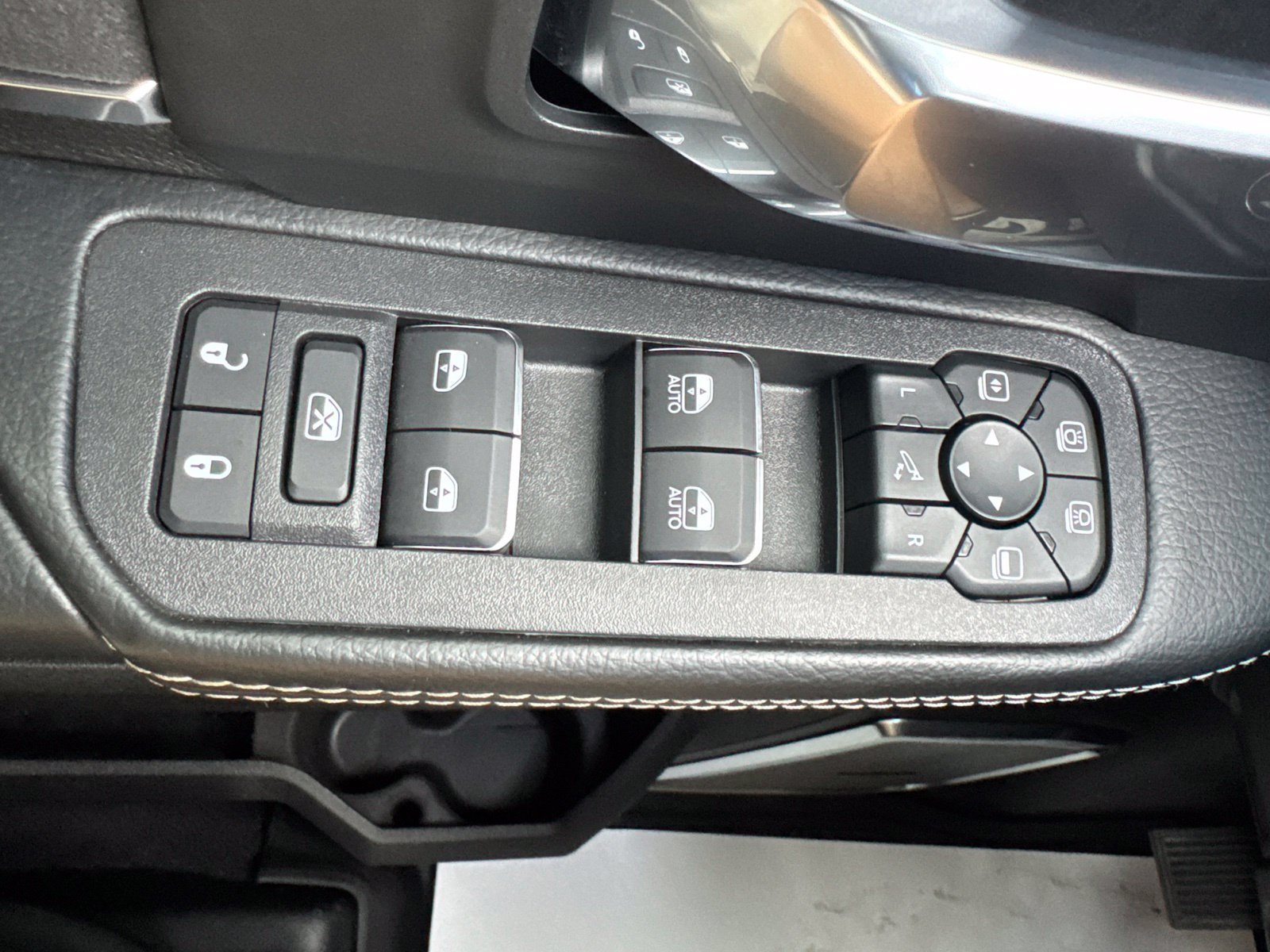 Used 2026 RAM 3500 Laramie AWD/4WD image 29