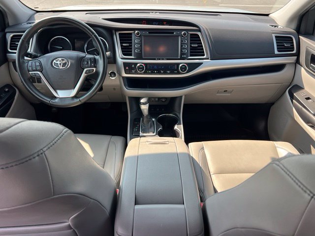 Used 2019 Toyota Highlander XLE AWD/4WD image 12