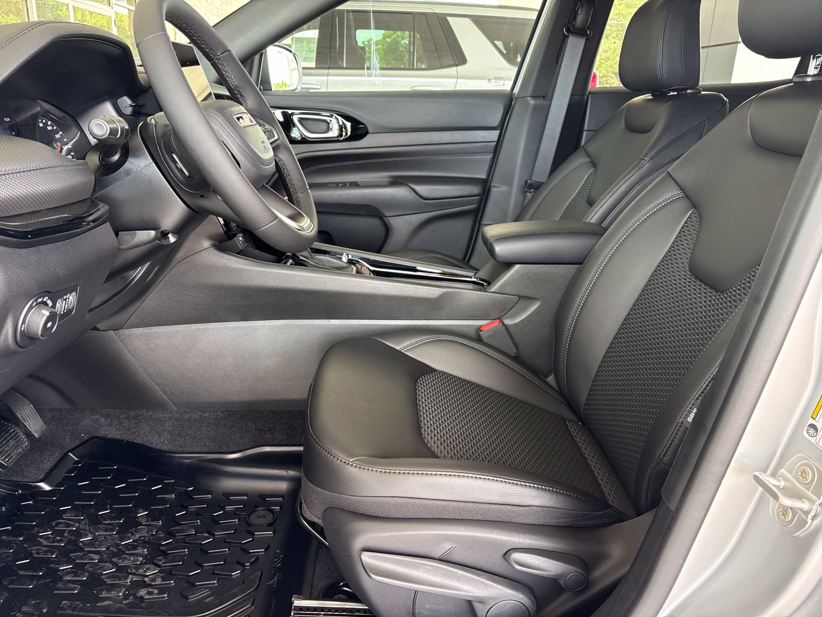 New 2026 Jeep Compass Latitude AWD/4WD image 13
