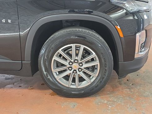 Used 2023 Chevrolet Traverse LT image 8